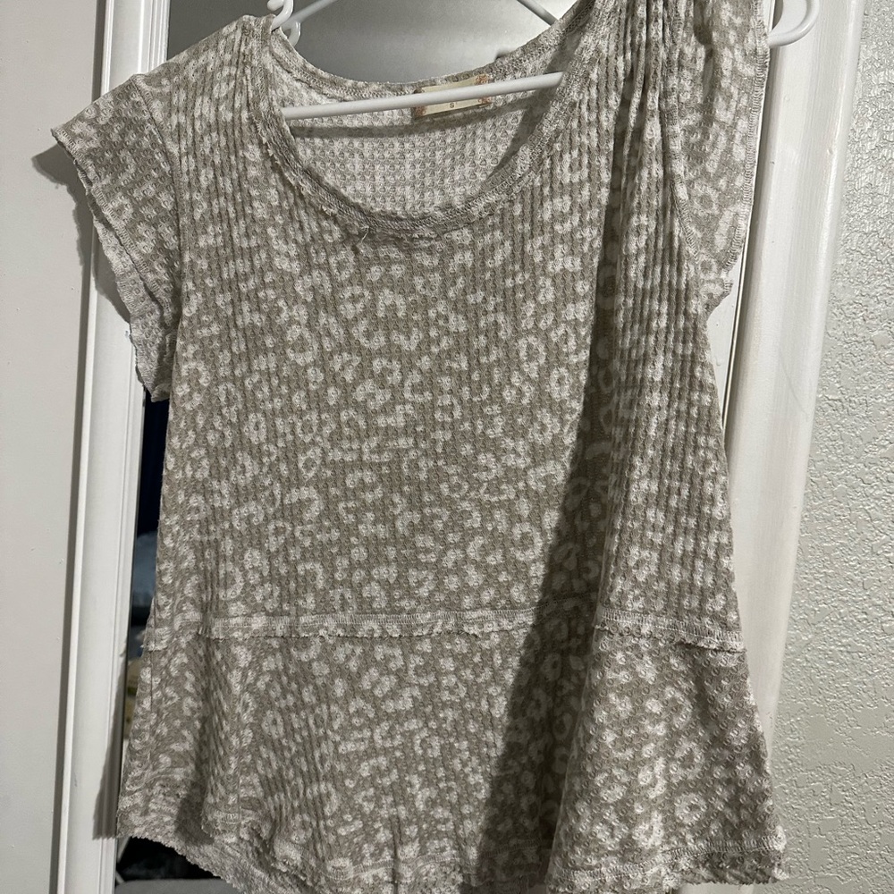 Altar’d State Shirt, Size Small, Gray and White